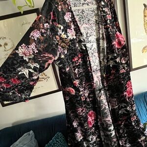 Xhilaration XXL Black Floral Duster